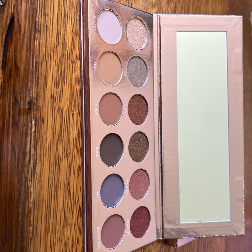 Girlactik The Essential Palette- new in box